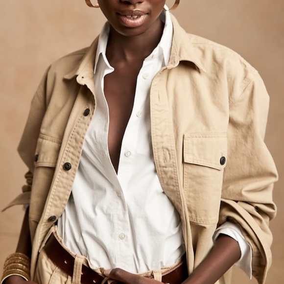 Banana Republic Petite classic-fit poplin shirt - Picture 1 of 8